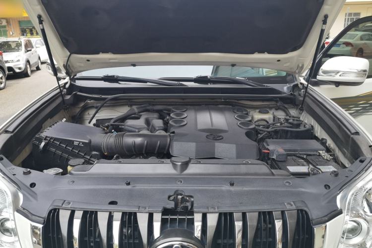 Used Toyota Prado  Engine Bay