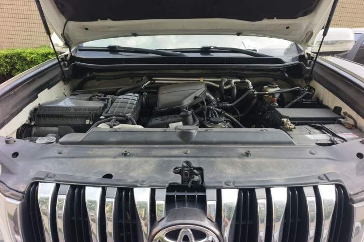 Used Toyota Prado 2013 2.7L Automatic Middle East Version Engine Bay