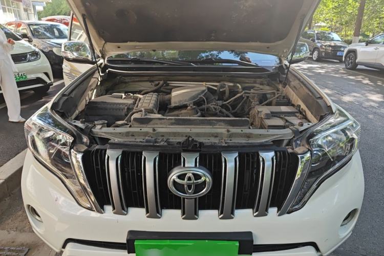 Used Toyota Prado  Engine Bay