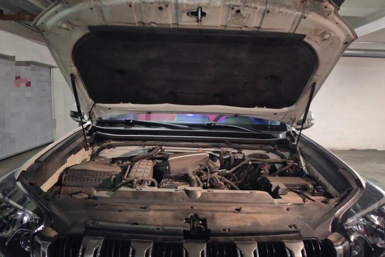 Used Toyota Prado  Engine Bay
