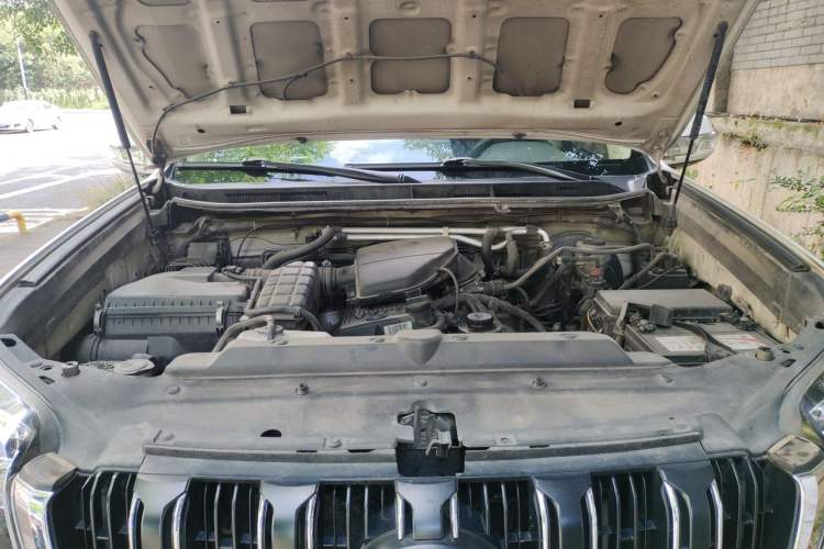 Used Toyota Prado  Engine Bay
