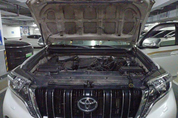 Used Toyota Prado  Engine Bay