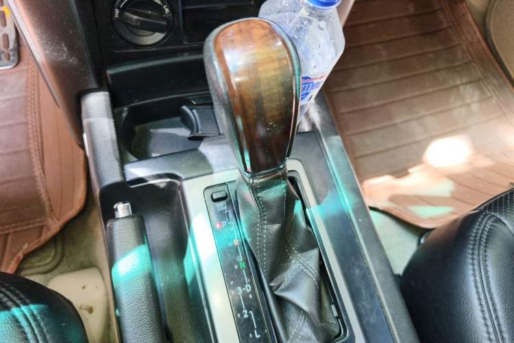Used Toyota Prado 2013 2.7L Automatic Low-Power Version Middle East Edition Gear Lever