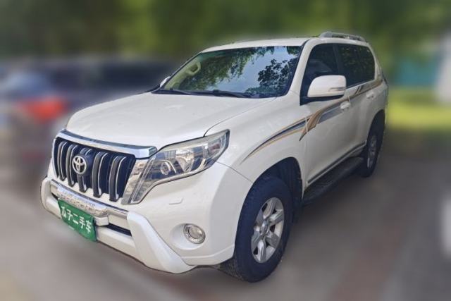 Used Toyota Prado Toyota Prado, registered in 2014, 2.7-liter automatic, seven-seater, four-wheel drive (parallel import).