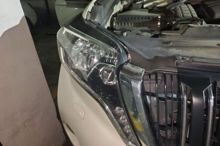 Used Toyota Prado  Right Front Headlight