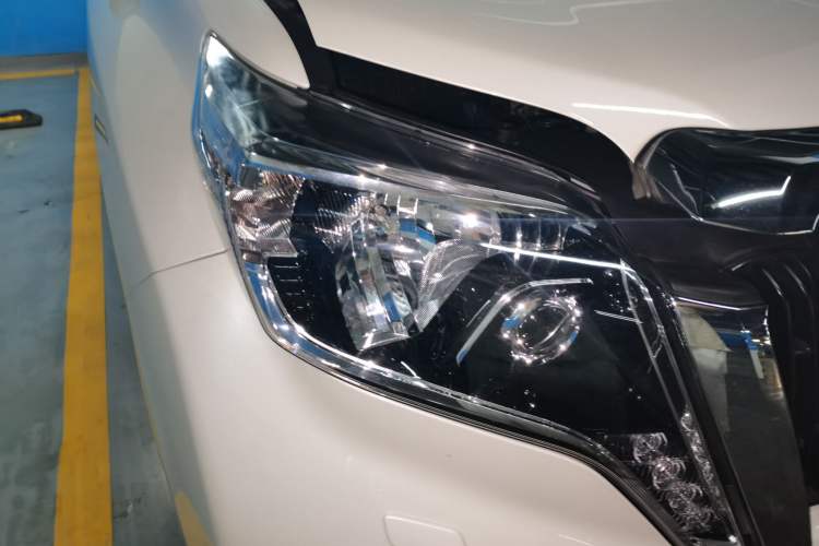 Used Toyota Prado 2013 2.7L Automatic Parallel Import Right Front Headlight