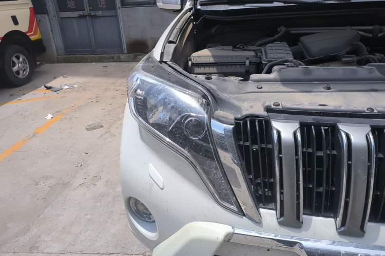 Used Toyota Prado  Right Front Headlight