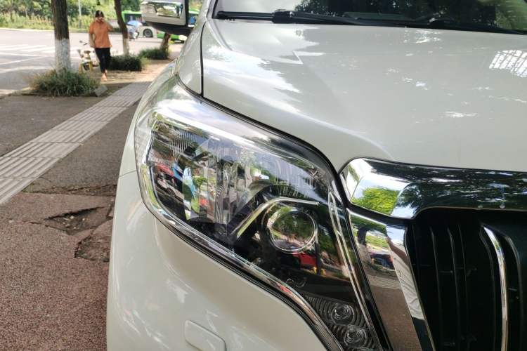 Used Toyota Prado  Right Front Headlight