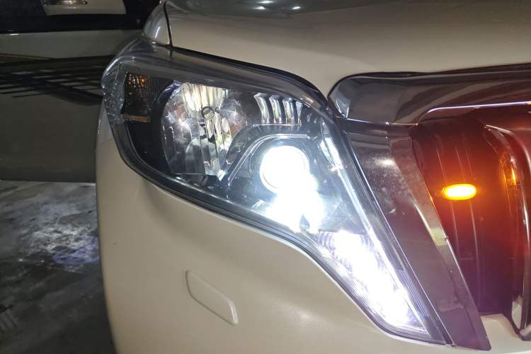 Used Toyota Prado  Right Front Headlight
