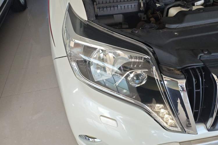 Used Toyota Prado  Right Front Headlight