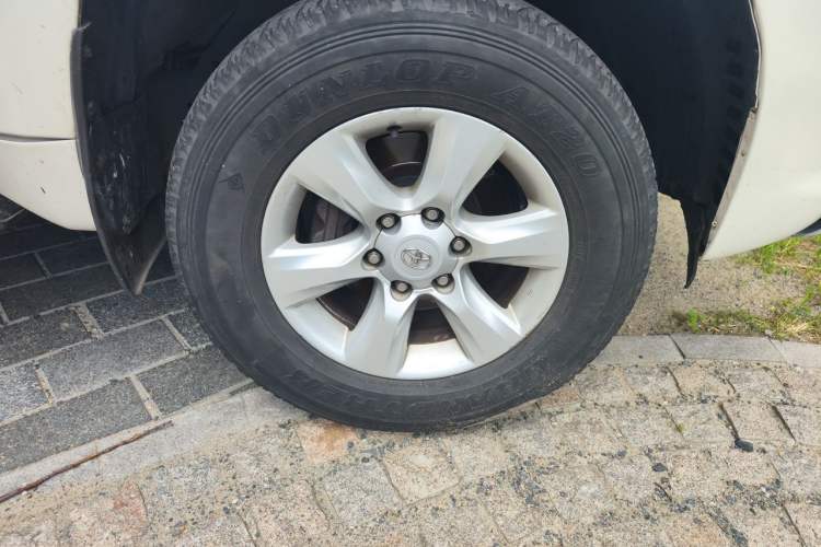 Used Toyota Prado  Right Front Wheel Hub