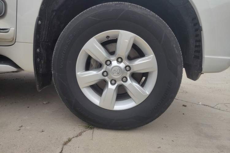 Used Toyota Prado  Right Front Wheel Hub