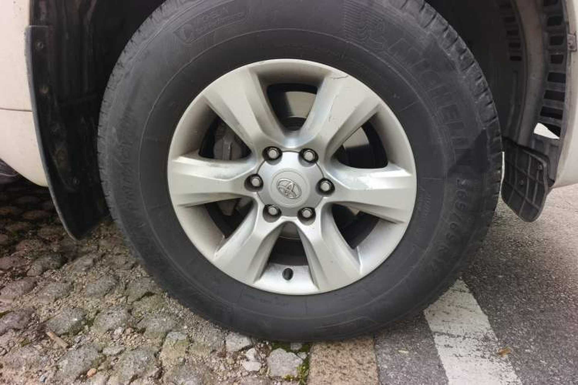Used Toyota Prado 2013 2.7L Automatic Middle East Version Right Front Wheel Hub