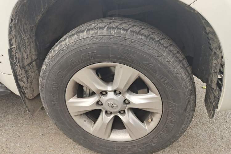 Used Toyota Prado  Right Front Wheel Hub