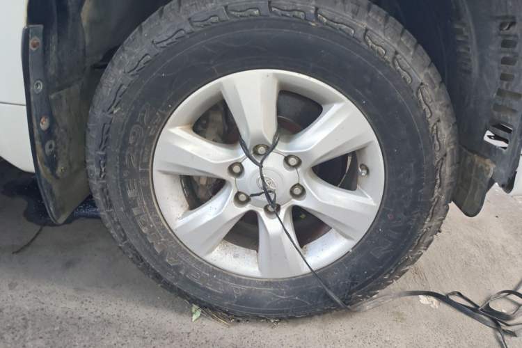 Used Toyota Prado  Right Front Wheel Hub