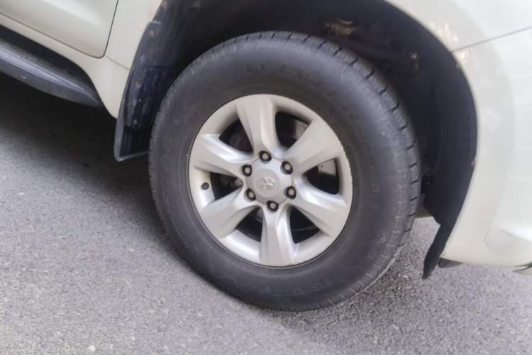 Used Toyota Prado  Right Front Wheel Hub