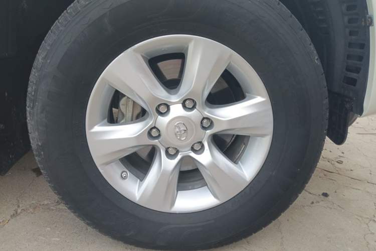 Used Toyota Prado  Right Front Wheel Hub