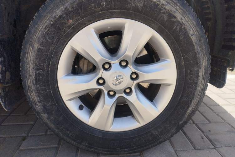 Used Toyota Prado  Right Front Wheel Hub