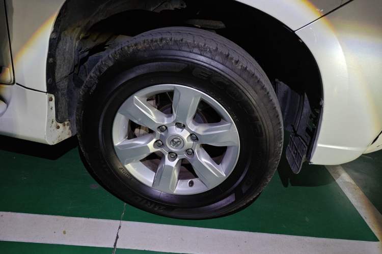 Used Toyota Prado 2013 2.7L Automatic Parallel Import Right Front Wheel Hub