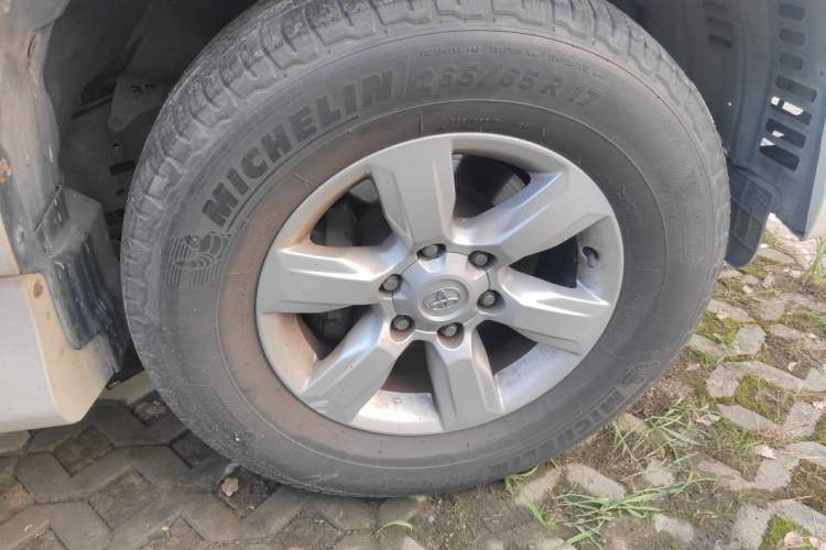 Used Toyota Prado  Right Front Wheel Hub