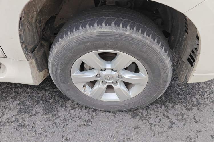 Used Toyota Prado  Right Front Wheel Hub