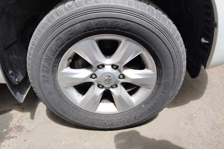 Used Toyota Prado  Right Front Wheel Hub