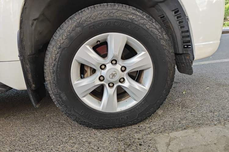 Used Toyota Prado  Right Front Wheel Hub