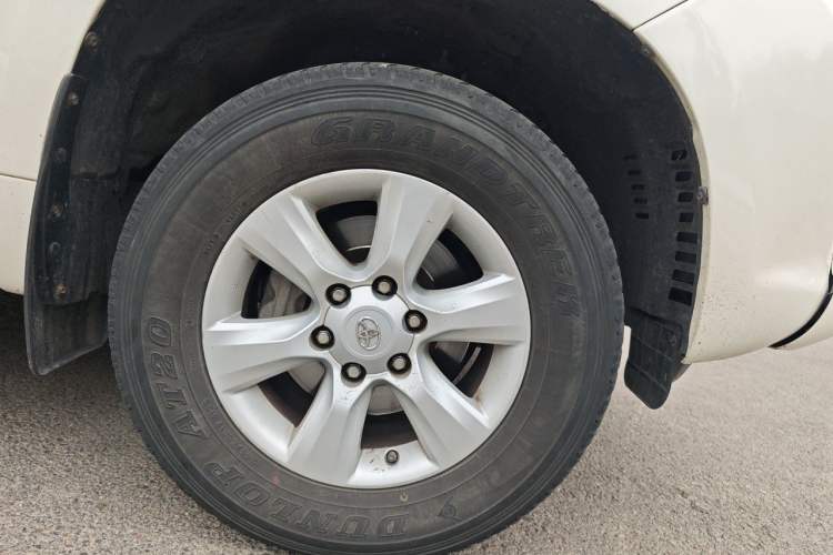 Used Toyota Prado  Right Front Wheel Hub