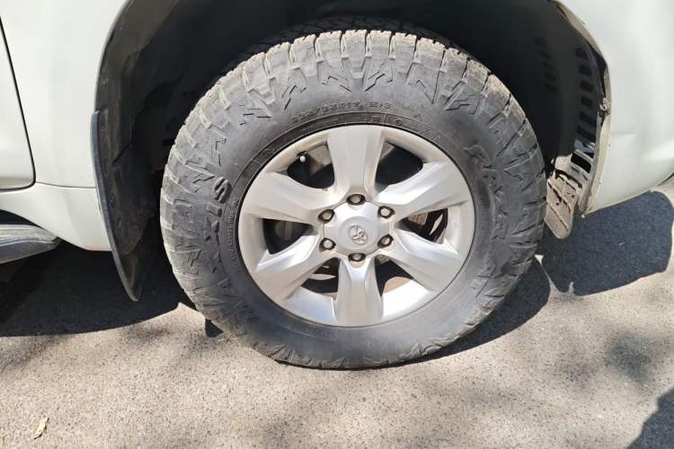 Used Toyota Prado 2013 2.7L Automatic Parallel Import Right Front Wheel Hub
