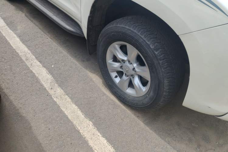 Used Toyota Prado  Right Front Wheel Hub