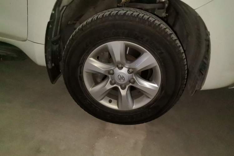 Used Toyota Prado  Right Front Wheel Hub