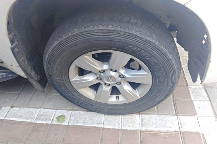 Used Toyota Prado  Right Front Wheel Hub