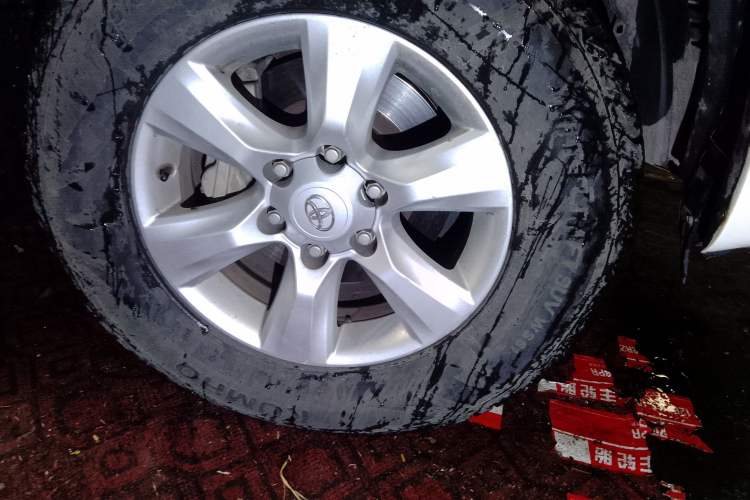 Used Toyota Prado  Right Front Wheel Hub