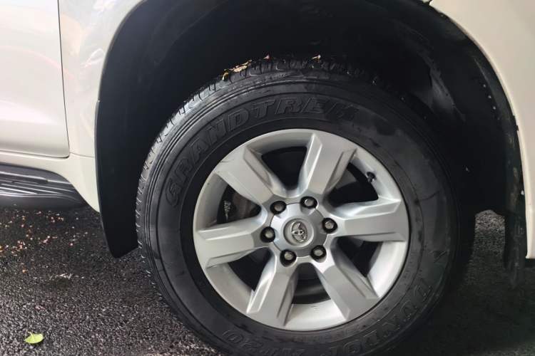 Used Toyota Prado 2013 2.7L Automatic Middle East Version Right Front Wheel Hub