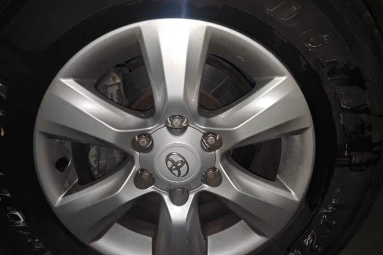 Used Toyota Prado  Right Front Wheel Hub