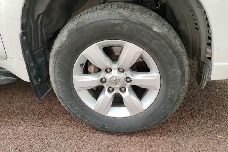 Used Toyota Prado  Right Front Wheel Hub