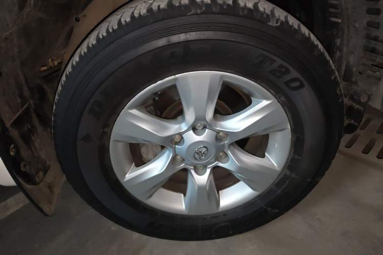 Used Toyota Prado  Right Front Wheel Hub
