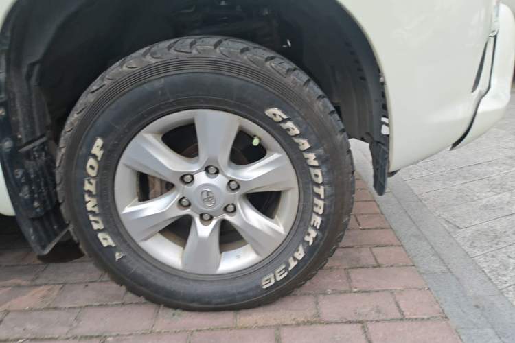 Used Toyota Prado  Right Front Wheel Hub