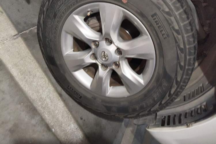 Used Toyota Prado  Right Front Wheel Hub