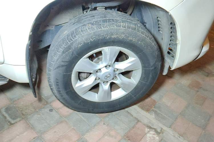 Used Toyota Prado  Right Front Wheel Hub