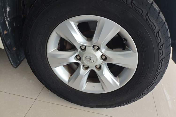Used Toyota Prado  Right Front Wheel Hub