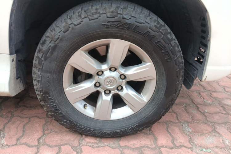 Used Toyota Prado  Right Front Wheel Hub
