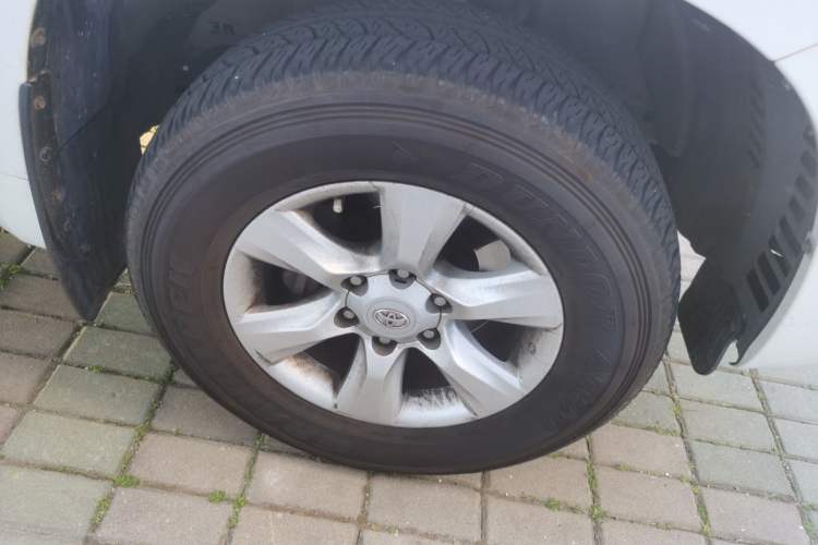 Used Toyota Prado  Right Front Wheel Hub