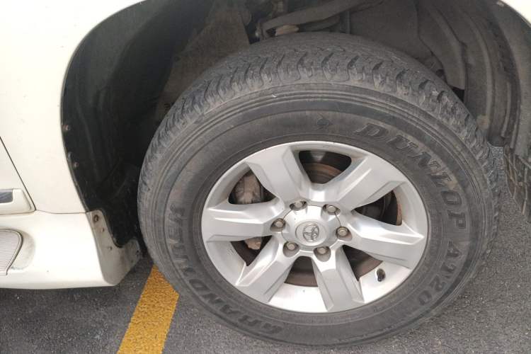 Used Toyota Prado  Right Front Wheel Hub