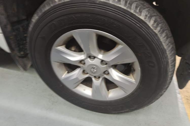 Used Toyota Prado  Right Front Wheel Hub