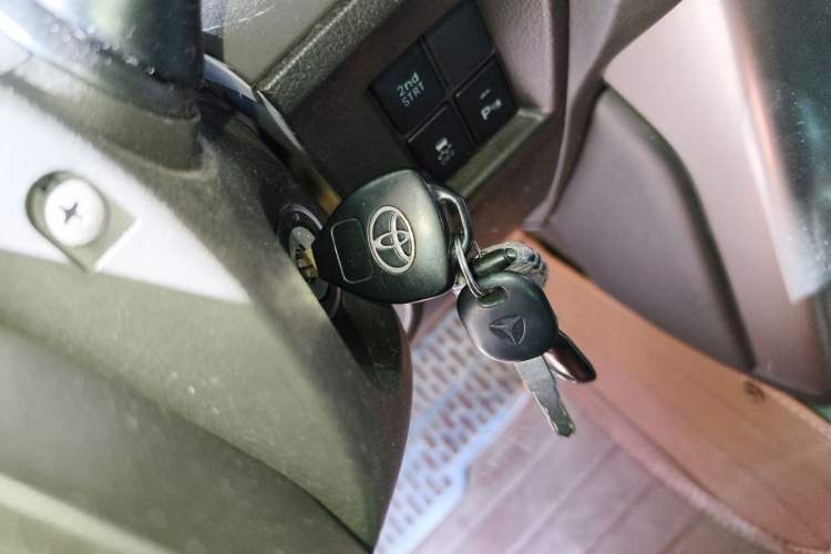 Used Toyota Prado 2013 2.7L Automatic Low-Power Version Middle East Edition Vehicle Key
