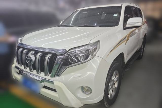 Used Toyota Prado 2013 2.7 naturally aspirated four-wheel-drive Middle Eastern‑spec factory‑tuned version