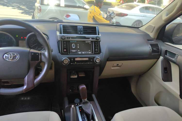 Used Toyota Prado 2014 2.7L Automatic Standard Edition Audio And AC Panel