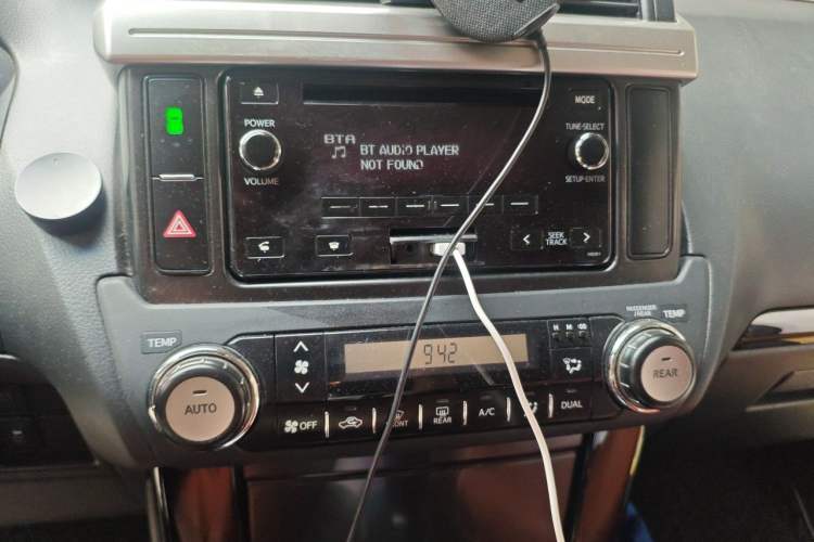 Used Toyota Prado 2014 2.7L Automatic Luxury Edition Audio And AC Panel