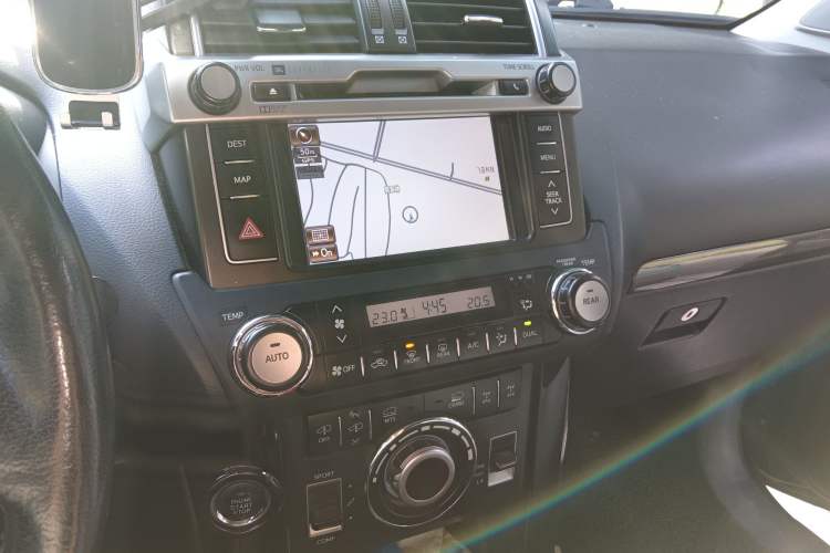 Used Toyota Prado 2014 4.0L Automatic VX NAVI Audio And AC Panel